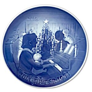 Bing & Grondahl Christmas  Plate Christmas at Home 1971